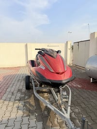 جت سكي للبيع موديل 2015 لون احمر گشر نضيف  محرك 1800 سوبر مشتغل 300 سا...