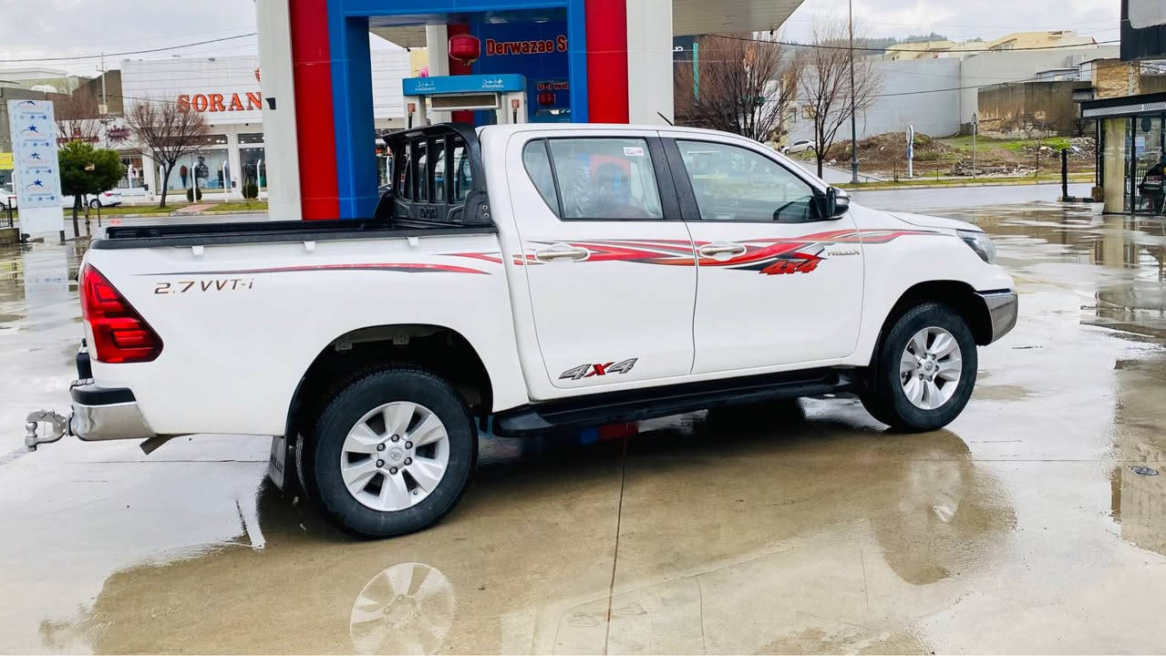 تۆیۆتە هایلۆکس مەرزیە 2016 دەبل ئەکسل سفری شەریکەی سەید نەهرۆ یەک دەستە لەشەریکەوە 125km عەقیقی رۆشتوە بەناوی خۆمەتا 2028 رەقەم هەولێرە ئەشیای بیلادی لەگەلە دوو سویجە فول مواسەفاتە سعودی گێر تۆماتیک ناوفۆرمیکە ڤۆلیۆم شاشە ئایپات کامیرە تەبریت مەرکەزیە حەساسە نیزام eco یە دەحامی نیکلە یەدە نیکلە ئاوێنە ئەوتۆیە چوار پستۆنە سیارەکە سێرفزی شەریکەی بۆکراوە تاوەکو ئیستاش هەر لەشەریکە رونی دەگۆردرێت پاک و خاوێن ماوەتەوە دەحامی بۆ دەحامی بەشەرت گێر مەکینە ئەکسل نەکراوەتەوە گشت  گیانی بەشەرت سەیارەکەکامل جوانکاری بۆکراوە تاخم کوشن و گاحی بۆکراوە لەگەل هۆکی دواوە    
بۆیاخی / نیە 
تعدیل/ نیە 
تەزرە / نیە 
جەمپی / نیە  
نرخی:264$ کەمێک محامەلە 
ژمارەی خاوەنی :واتس ئاپ:*********** أربيل, العراق
