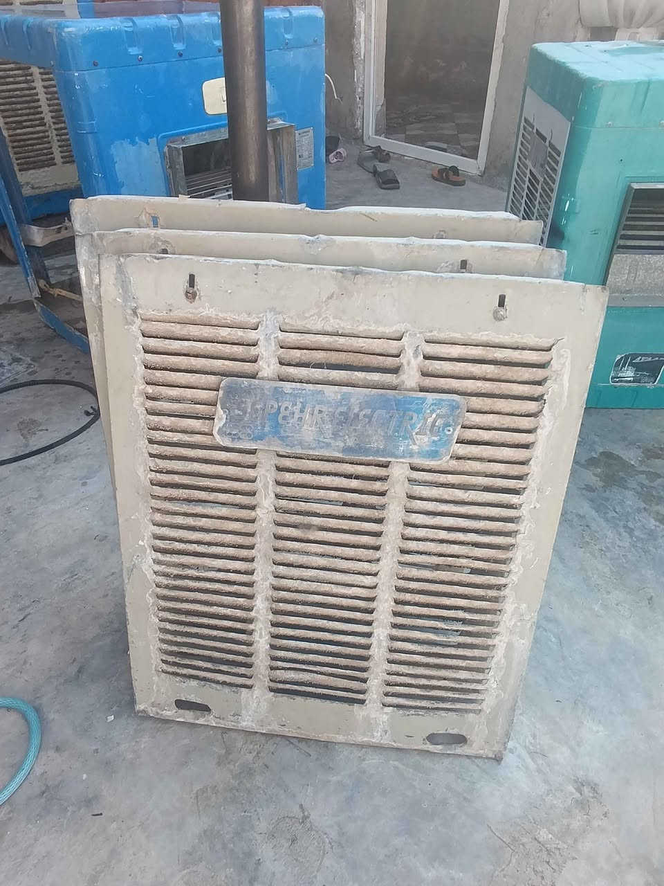 مبرده كشر وياواتربم حجم 2/5  السعر 35وبي مجال *********** كركوك, العراق
