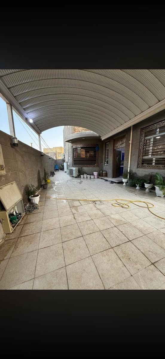 سلام عليكم دار للبيع المساحه 300متر طابو زراعي سند 25 حي الصحه سنت البناء 2021 بناء طابوك جمهوري يبعد عن شارع الرئيسي 150م البيت كلش مرتب سعر255 وقابل للتفاوض من يرغب بشراء مراجعه مكتب عقارات علي قحطان الخفاجي الاستفسار ***********
