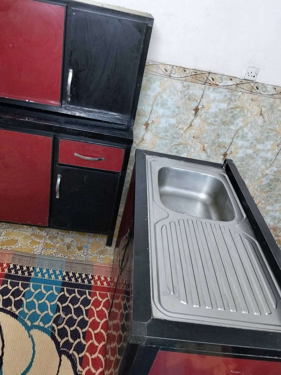 سلام عليكم كاونتر 3 قطع مستخدم نضيف تفصال الامنيوم مو سوكي لا يوجد اضرر سعر 230 بي مجال عنوان شعب اكو توصيل *********** بي وتساب
