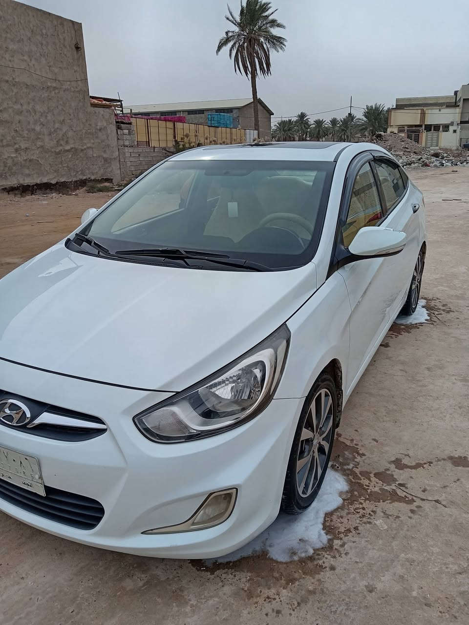 أكسنت للبيع.. 
موديل 2015.
مواصفات السيارة.. 

الون ابيض..  مكينه 1600.
نمرتها نجف.... 
5 ويل كب كروم. 
فتحه سقف...+اشاير بالمري....  + تخم تاير جديد. 
تجوة سايق. 
السيارة بأسمي  والسنويه ماساقطه لغايه 2027.
السعرر 95
ملاحضه السيارة بيها 3 قطع تبديل شركه. 
رقم الهاتف.  ***********
