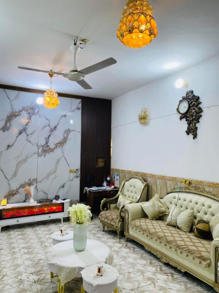 بسم الله بيت للبيع المكان بعقوبة الكاطون ‏مربع أبو رباح قرب حسن ابو الگاز المساحة 200 متر الواجهة 10 النزال 20  طابو صرف باسمي سنة البناء 2018 يحتوي البيت 🏠 على  گراج وحديقه واستقبال ومطبخ حار وبارد وهول وغرفتان نوم 🛌 وصحيات خارجية وداخلية .
للتواصل على الرقم *********** متواجد خاص
