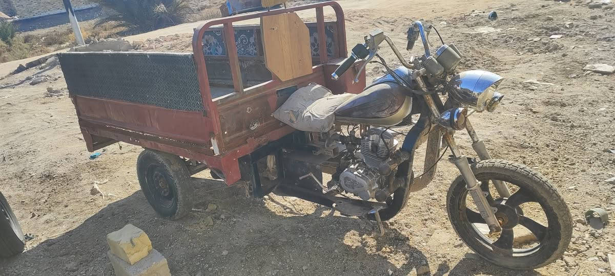 ستوته رقم اسود وسنويه بيها لحيم بسيط بالشاصي  سعرها ٥٠٠ نقصها كهربائيات مكاني رميثه والشراي يتصل ***********
