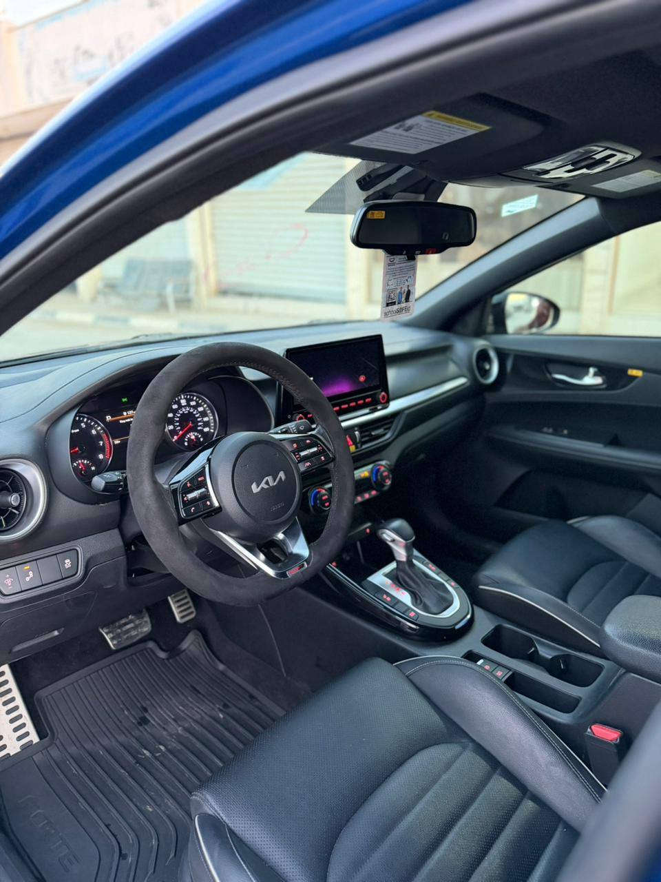 السلام عليكم كيا فورتي 2024 جي تي لاين ..محرك 2000 دوش... فول مواصفات 1/1 اعلى فئه ..بصمه..جلد.فتحه..كراسي حار بارد وكهرباء ..ابرباكات سليمه  (بدون ايرباك) لايت لد وزنون ..بكلايت لد..تشغيل عن بعد ..حادث السياره جانبي ..بجم كبس ..دخول جديد...وبعد مواصفات بيه الي يعرف بالفورتي الجي تي لاين ..ماشيه 12700mi..قابله للزياده ..بدون ارقام وباسمي ...تترقم جميع المحافظات ماعدى الاقليم .. بيه صبغ باب الصدر وربع الجاملغ الخلفي مثل ماموضح بالصور والباقي كفاله عالسونار من الصبغ .....للاتصال عالارقام.. ***********...***********... او عالخاص
