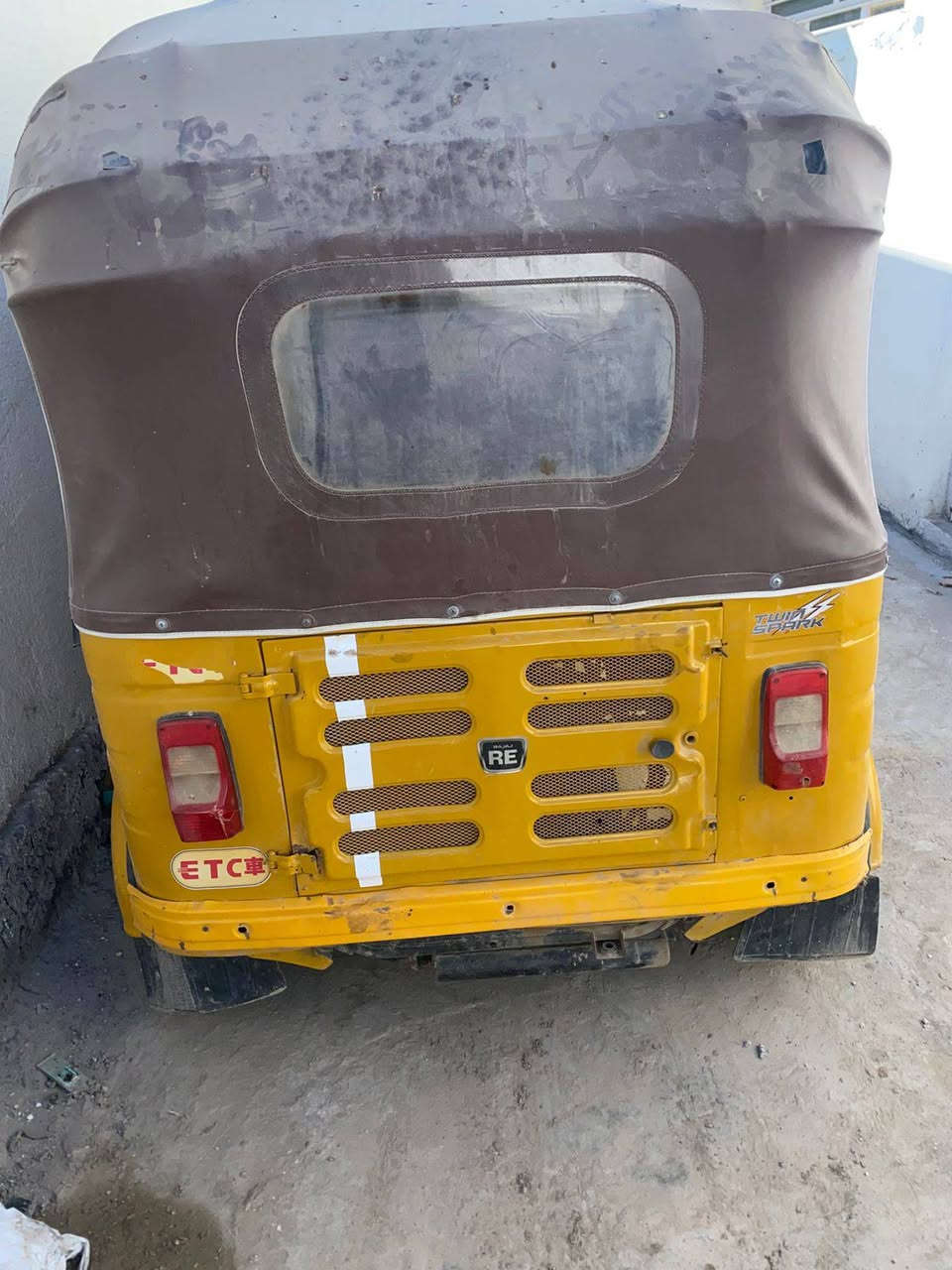 السلام عليكم تكتك موديل 18المحرك 22قبل اسبوع من شادينه أوراق اصولي المصطفى كشره ما بيه ضربه نضيف السعر 4300 وبيه مجال الرقم ***********
