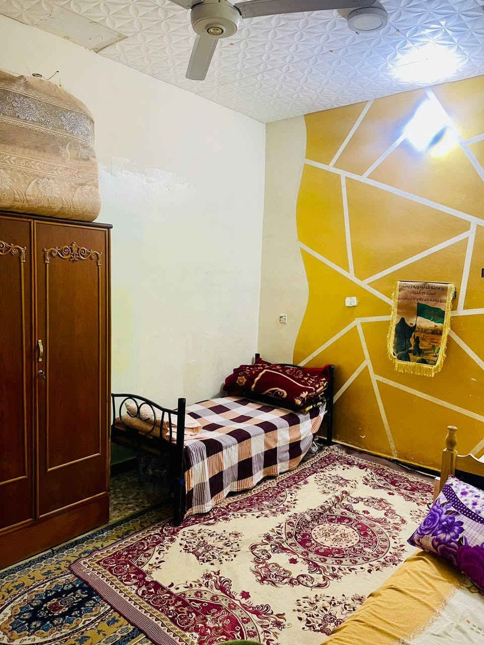 السلام عليكم بيت للبيع مساحه 100متر طابق ونص شارع 60 مقابل شارع أبو طيارة المربع الذهبي الاستفسار خاص ***********
