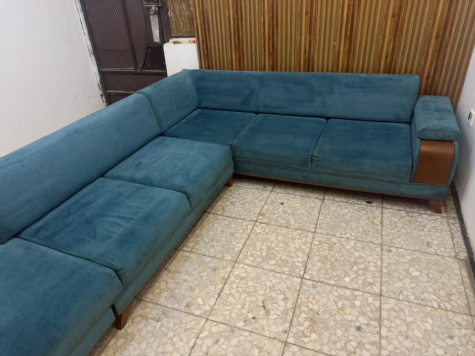 للبيع كورنر
ما بيه شي بس جويه موضح بل صور 
سبب البيع تغيرر ديكور 
مكاني بغداد الدوره 
واتساب ***********
