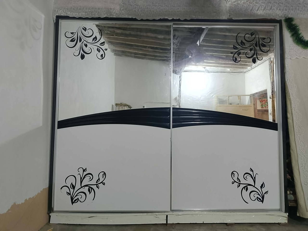 سلام عليكم
مكلف بالنشر 
متاح غرفة خشب تركي 
مكونه من 
تخت +مرايا +قنصور باب سلايت+دوشگ
للاستفسار التصال على الرقم ***********
