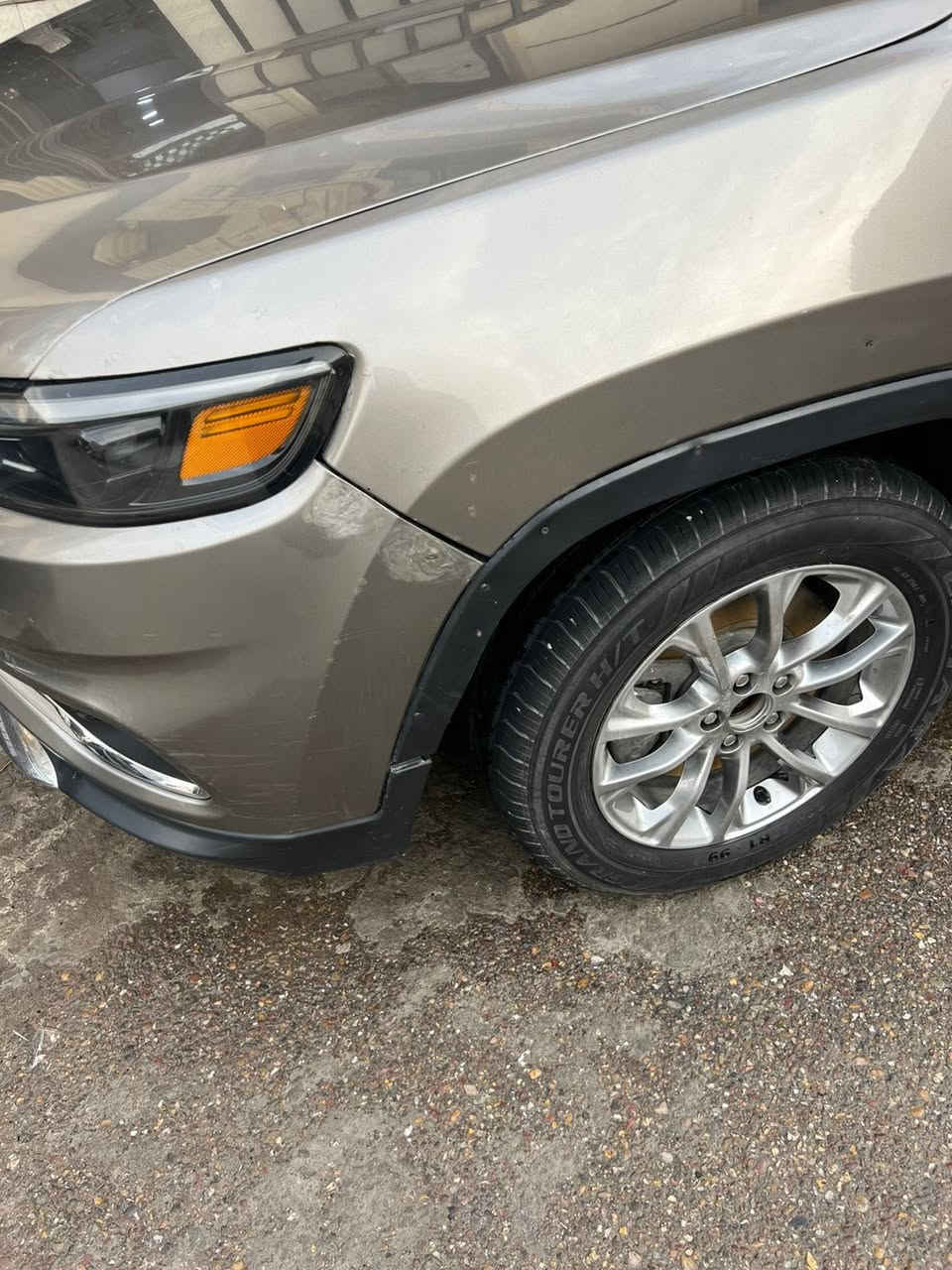 السلام وعليكم جيب بزون 2021 بيه 3 قطع صبغ بدون لا شواصي ولا لغود السياره فول فول للأخير تحكمات ستيرن كشنات كهرباء تدفء تبريد رادارات جانبيه ماعده بس لفتحه السعر 125 وبيه مجال للاستفسار متوفر واتساب او خط ***********
