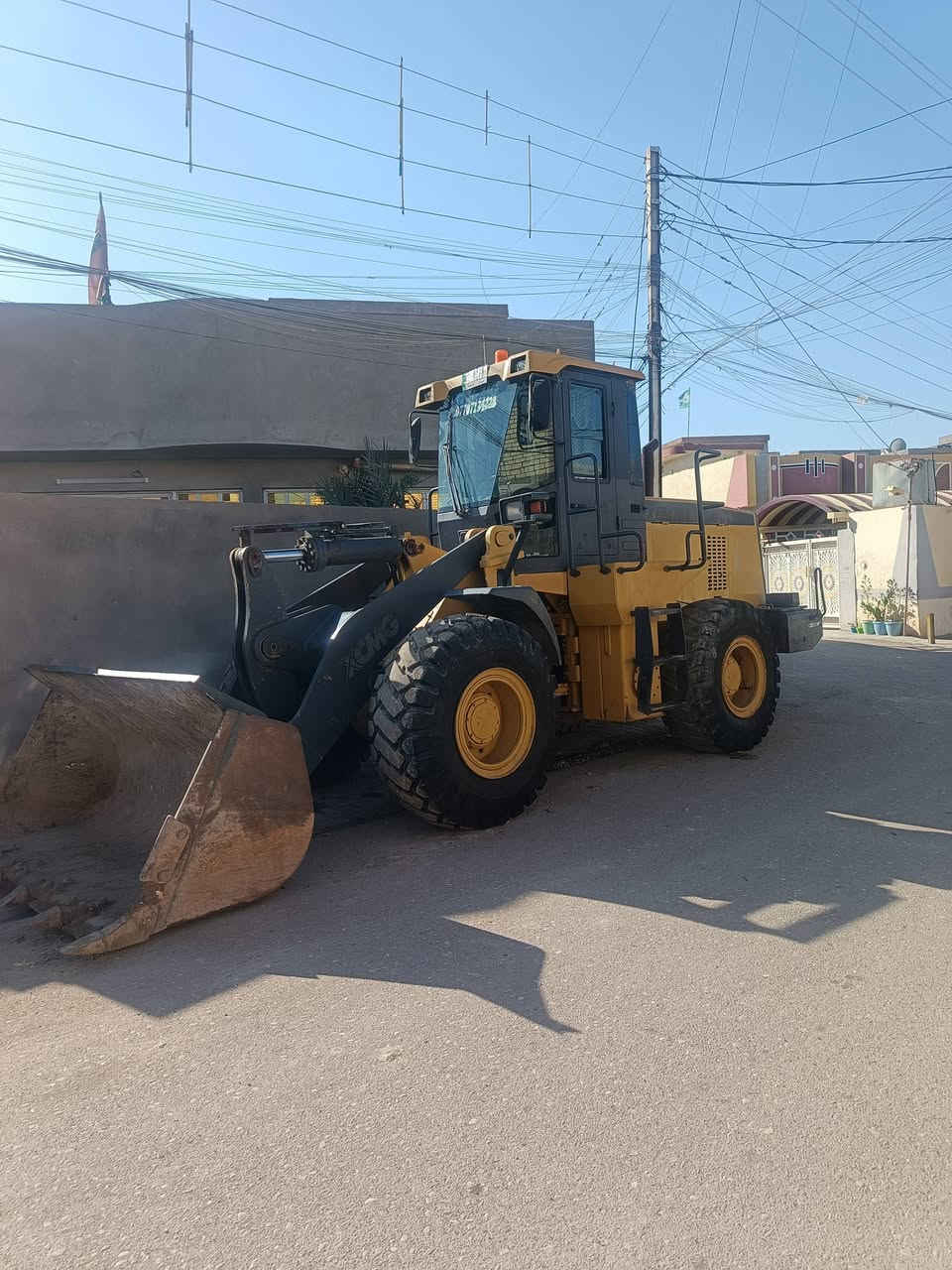 السلام عليكم شفل للبيع زت ايل حجم ٤٠مكينة مكفولة كفالة عامة تخم تايرجديد لعنوان بغداد الحسينية //***********(/ ***********
