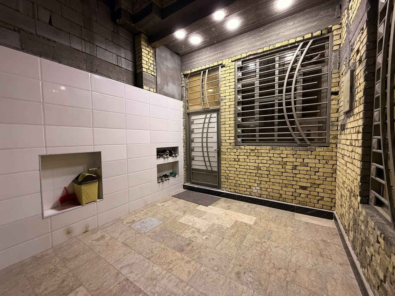 دار للبيع المساحه ٢٠٠ م
بناء جديد 
رقم بلدية
دور الشرطة ال (74)
قرب الجملونات الزرگ
***********
