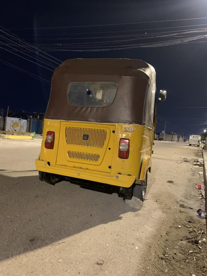 سلام عليكم تكتك للبيع مديل واحد وعشرين بيه مكينه جيس عطل ماكو لي كدام تكتك متوازي علاء بيعته رجان المو شراي لا يخابر رقم وسنويه باقي علا الستلام لوحات   ‭٠٧٧١ ٨١٤ ٧٧٧٥‬   انه مكلف بنشر نتصل براعيه
