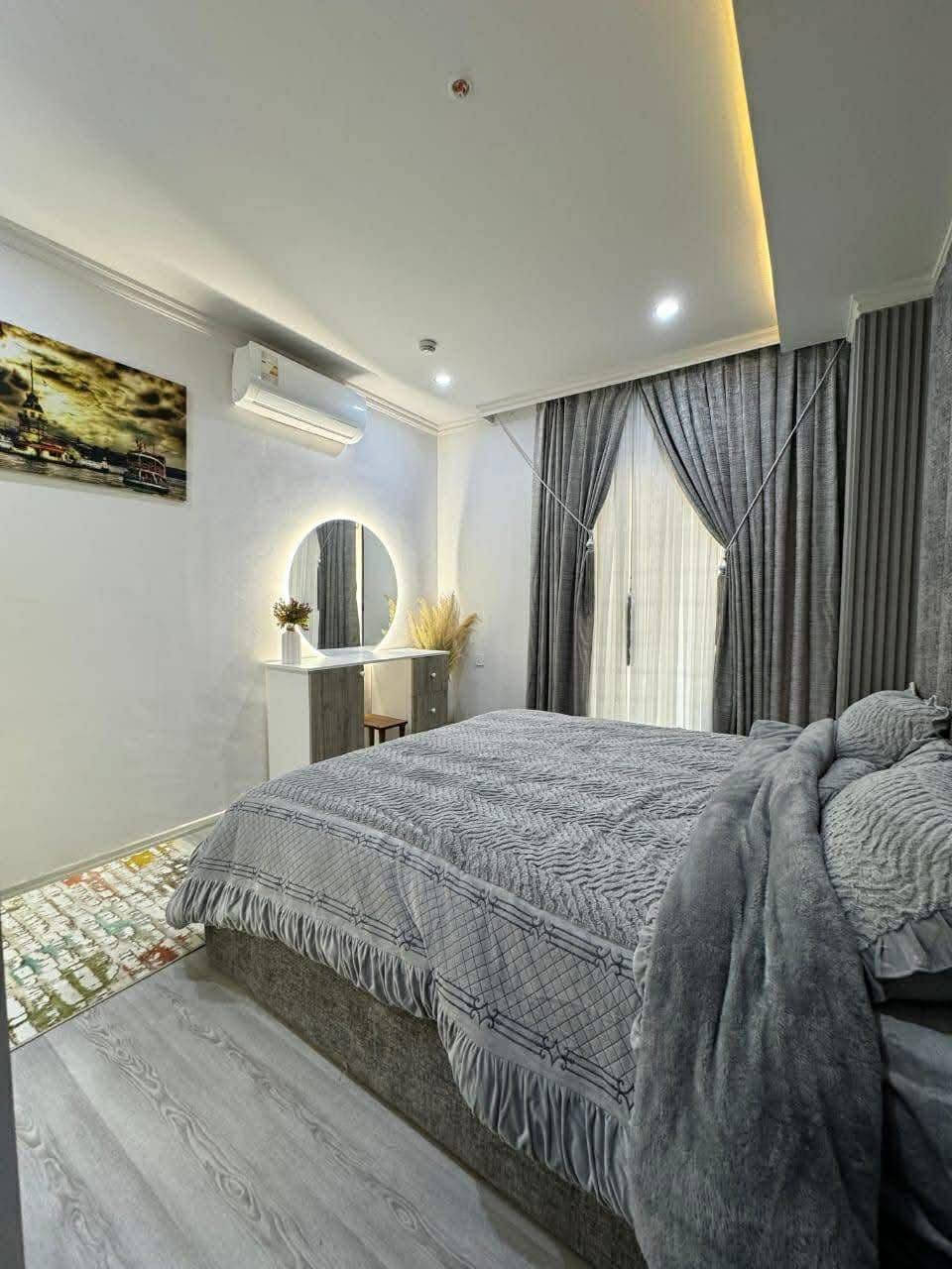 للبيع او للايجار
.استديو موثث 

.مؤثث 

.سعر 

.مكانها اربيل 
مجمع 

.غرفة 1
.مطبخ 
.حمام 
.طابق 14
.مساحه "90
.واجه داخلي 

للأستفسار اكثر التواصل واتس اب 
:***********
:***********
