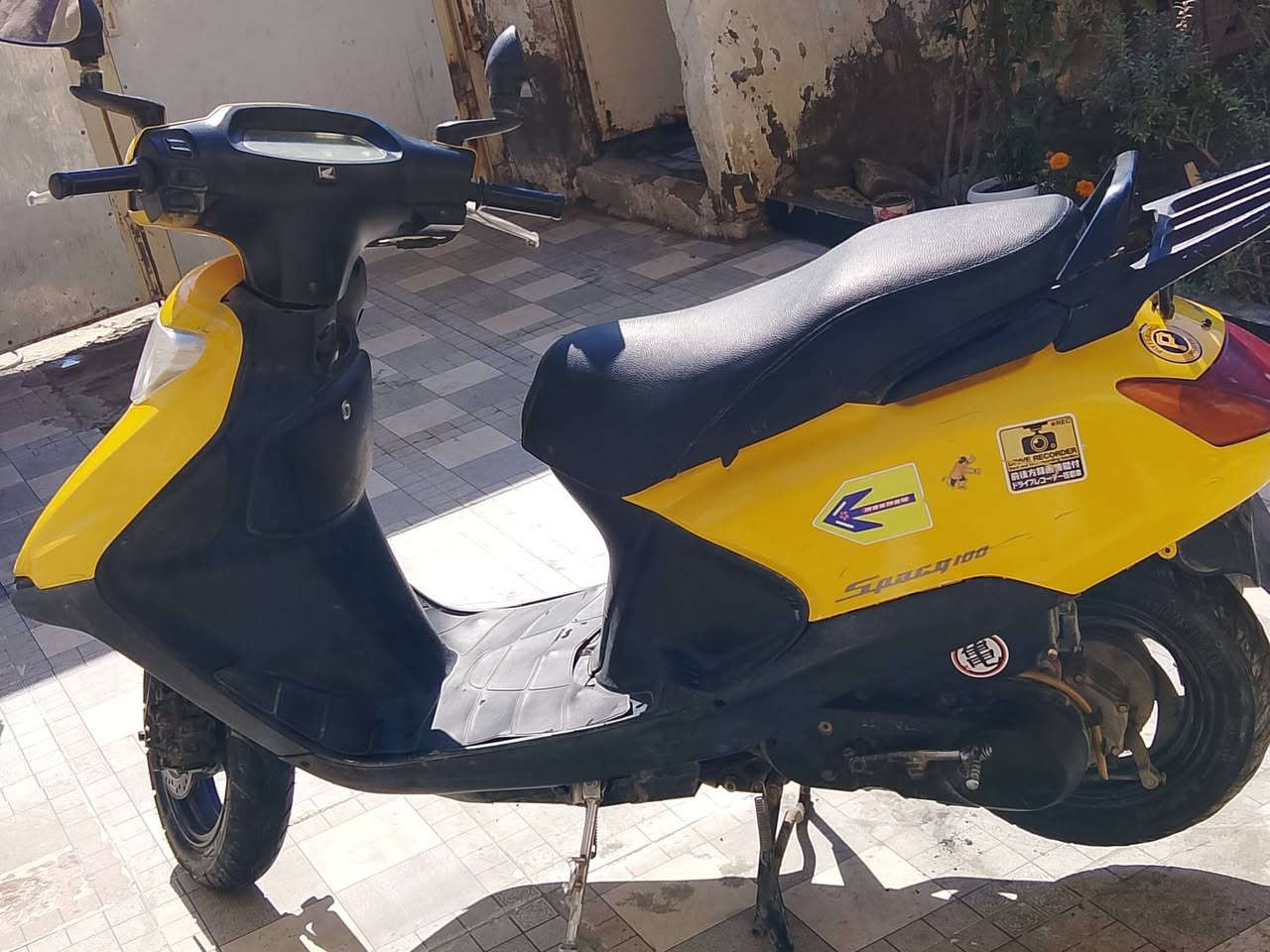 سبيسي ياباني للبيع مفتوحه رايمر كلشي شغال من عده السلف مكان كوت شهداء سعر 575بيها مجال قليل حك الجيه بس اتصال متواجد رقمي *********** ملاحضه افحص قبل لاتاخذ اقتنع وخذ
