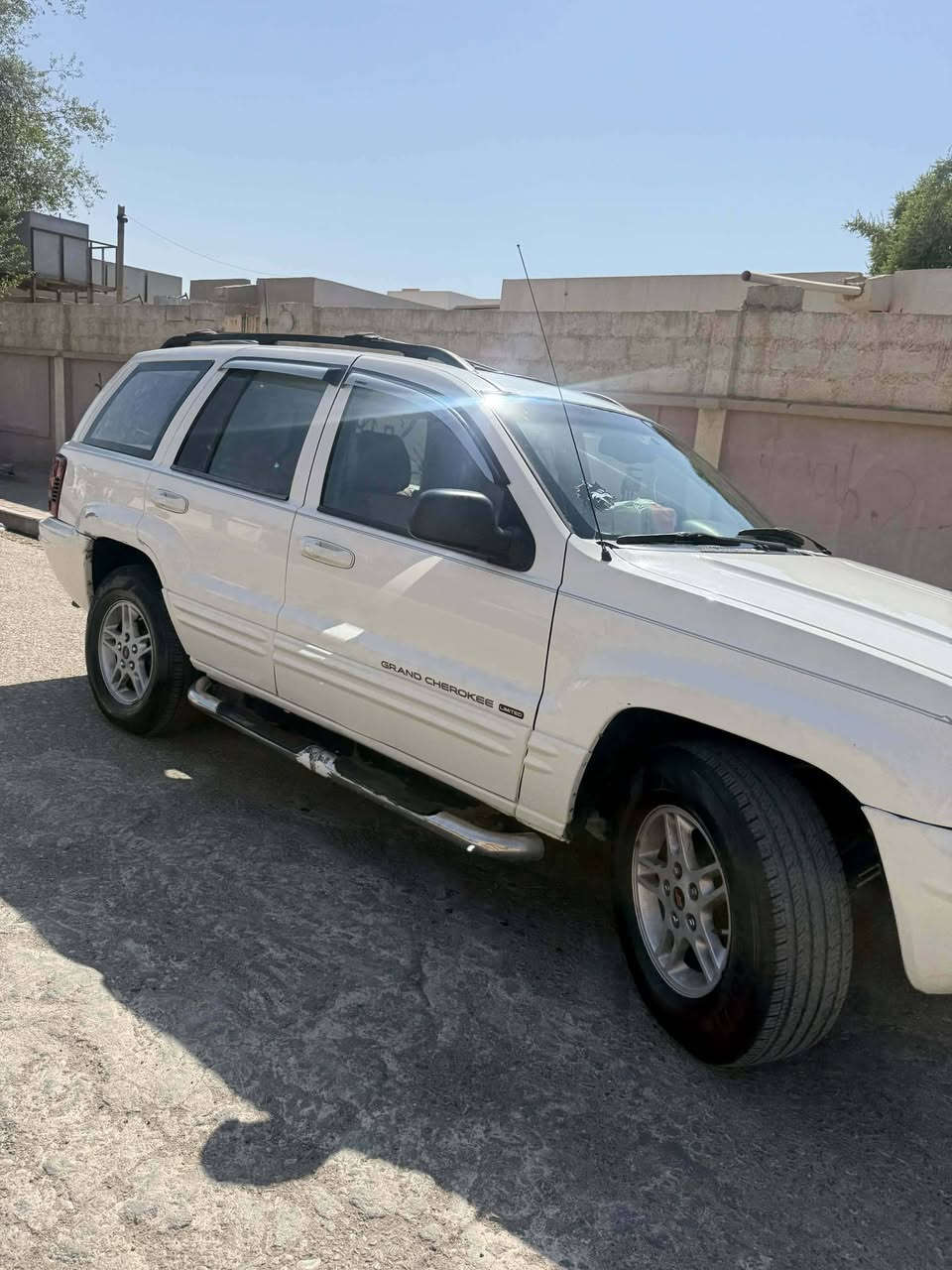 موديل 2000
بدون صبغ 
منضم غاز بنزين 
محرك 8 به شرط 
سنوي جديد بسمي 
مكلف بل نشر 
سعر 77 بيهه مجال 
مكان كركوك 
***********
