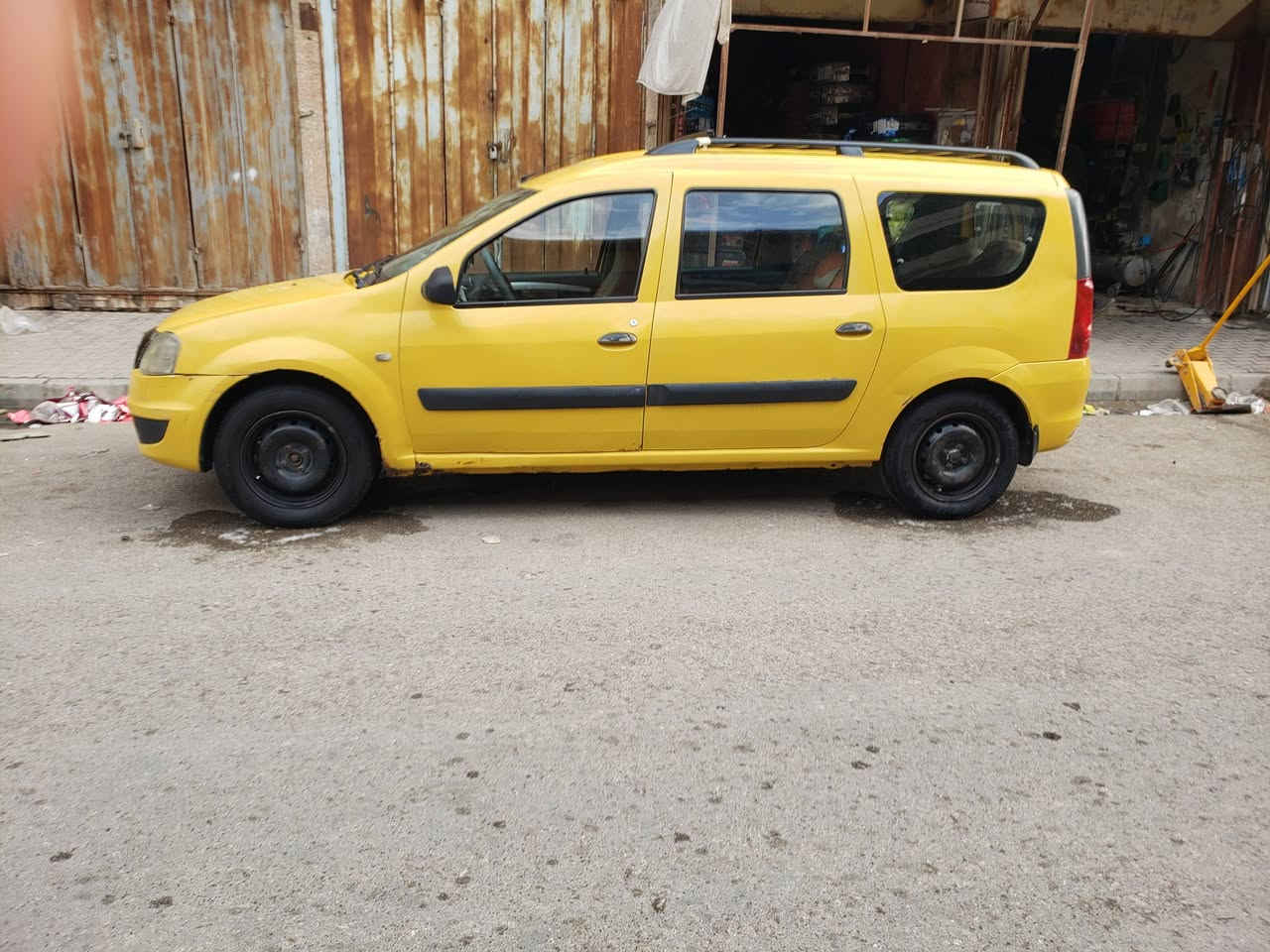 رينو ٧ راكب موديل 2011
للبيع 
العنوان/السماوة
تحويل  ثاني يوم
غير متواجد عالفيس
***********
