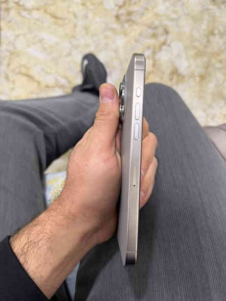 15 برو ماكس بطارية 90 ‎%‎
نظيف جداَ مابي ولا زلغ السعر مليون و75 
كارتون وغراضة كاملة
***********
