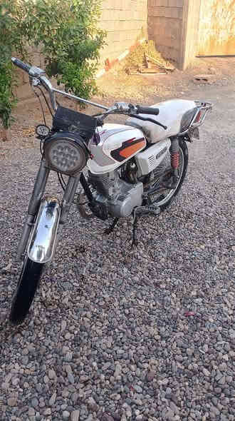 السلام عليكم
موطور للبيع السعر 200 وبي مجال شي قليل 

نوع المحرك بارت كلشي شقال بس تضرب هندر وتطلع
رقم الهاتف *********** موشراي لادك ولا تبزعني
