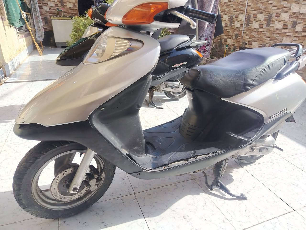 السلام عليكم
دراجه ٢ سبيسي للبيع مجفت مره وحده
مكانه كوت واسط سعر الوحده ٦٥٠ وبيه مجال 
***********
