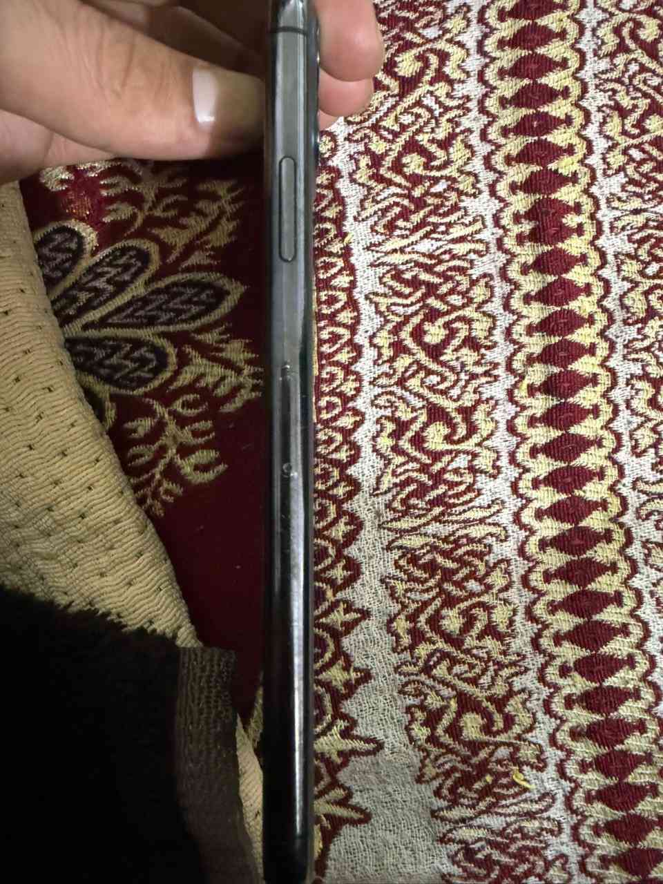 السلام عليكم ❤️
ايفون 11 برو ماكس للبيع 
الون زيتوني 
الجهاز مستبدل باتري وشاشة وكالة 
والكلاس مال شاشة مكسر مثل ما واضح بل صورة 
( الفيس ايدي غير شغال )
السعر 200 وبي مجال للشراي 
للتواصل  ***********
