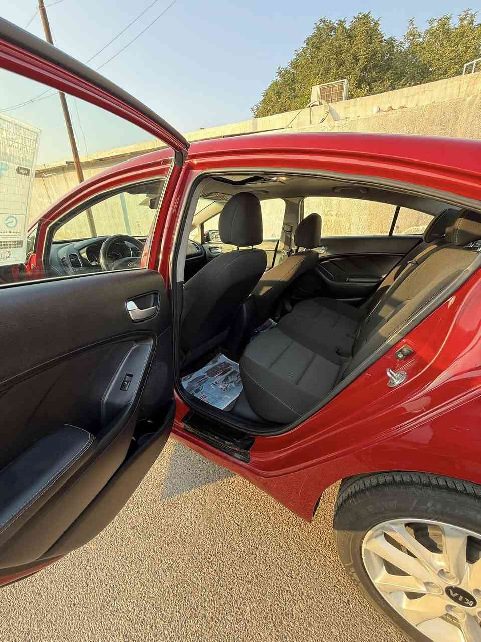 للبيع سيراتو خليجيه موديل 2017 بيه صبغ فقط الصندوك السياره نضيفه جدا ماشيه 90 الف فتحه سقف لد امامي لدي خلفي مكان السياره منصور السعره 135$ الرقم ***********
