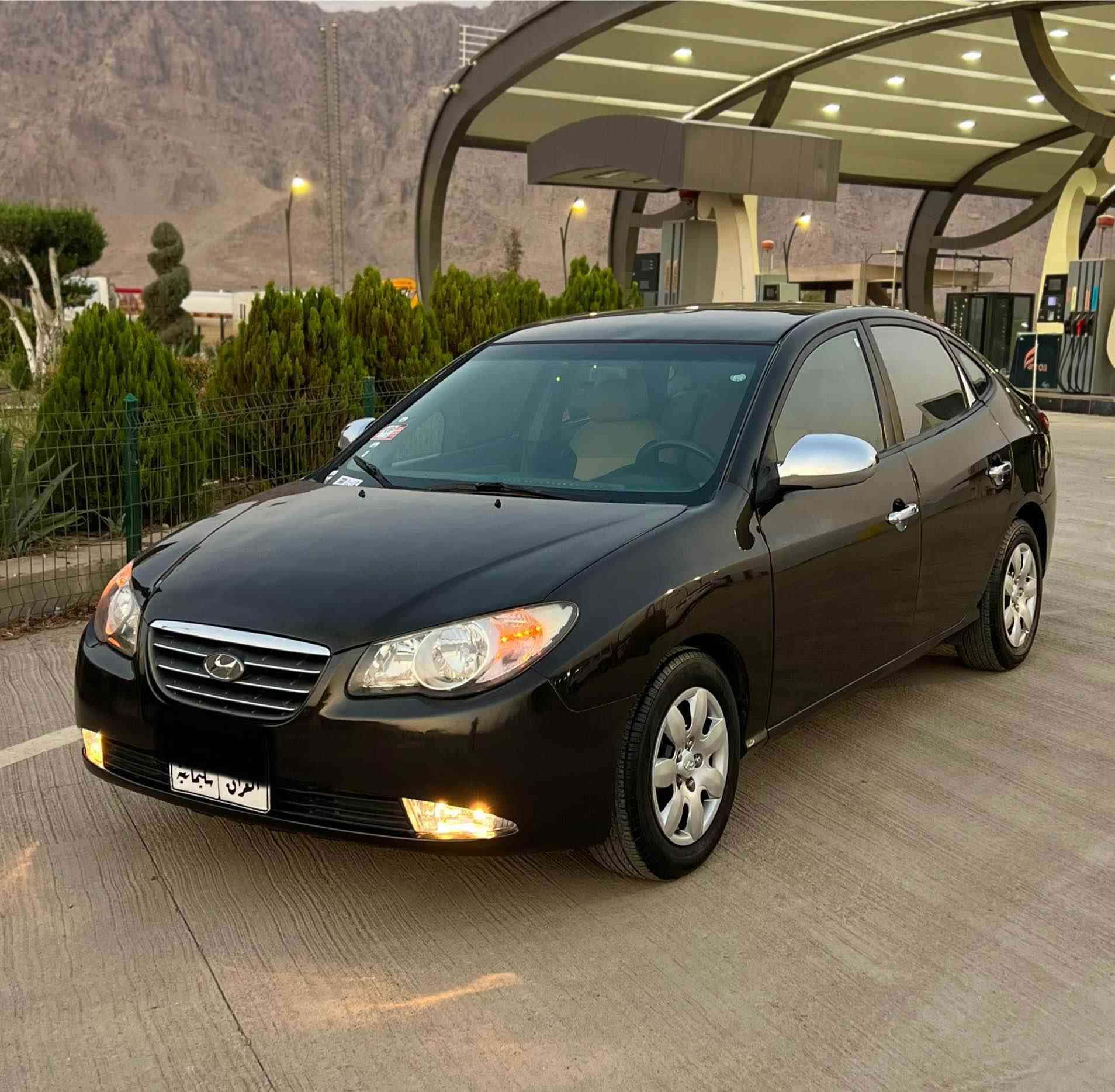 بسم الله الرحمن الرحيم(***********) 
Honda Elentra 2010 eco   ڕەقەم سلێمانی 
هۆندا ئەلێنترا ٢٠١٠ مواسفات ئەمریکی مەکینە گەورە
ئیکۆیە شاشەیە حاسەیە گێچ زینۆنە لایت ڕەشە
کوشن جڵدە ناو زەردە ئۆتۆماتیکە چەکمەجەیە
بلاجکتۆرە تعدیل سورعەیە جام کارەبایی یەدە نیکلە
ڕەقەم سلێمانیە سەنەوی بەسەرچووە ئەوەلیات بەشەرت
 ٢٤٠ هەزار غرامەی لەسەرە وەکالەی بەناوی خۆمە
سەنەوی نوێ ناکرێتەوە لەبەڕاد دەرناچێت دینگێکی گۆڕاوە
واتا نوێ ناکرێتەوە و بەناو ناکرێت ئەوەلیاتی بەشەرتە
ڕەقەم و سنوی اصلی لەگەڵە وەکالەی بەناو خۆمانە
بۆیاغ عام کراوە لەسەر کاڵ بوونەوە زۆر ڕێک و پێکە
یەک چاڵ یەک قوپاوی و شوختی نییە سەیارەکە
پێشی کەمێک لێدرانی هەیە لای سەیاق ئێرباگ نەتەقیوە
شانسی و سەرە دەبڵ نەگرتوو بەشەرت 
گێڕ و مەکینە و کارەبایی بەشەرت ١٠ فیتەر 
یەک دینار مەسرەفی تێدانییە سەیارەکە زۆر مەزبووتە
تەبرید سارد و گەرمی مەزبووتە تەقە و رەقەی نییە
سعری ٥٦ گەڵا و مەجالێکی کەمی هەیە شوێن ڕانیە
‎*********** ڤایبەر و واتسئاپی لەسەرە رانية, السليمانية
