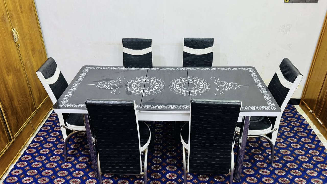 ميز طعام جام جداً نضيف 6 كراسي جلد يتكبر ويتصغر   المكان بغداد الشعب منطقة الغرير السعر 180 وبي مجال 
*********** 👉بي واتساب
