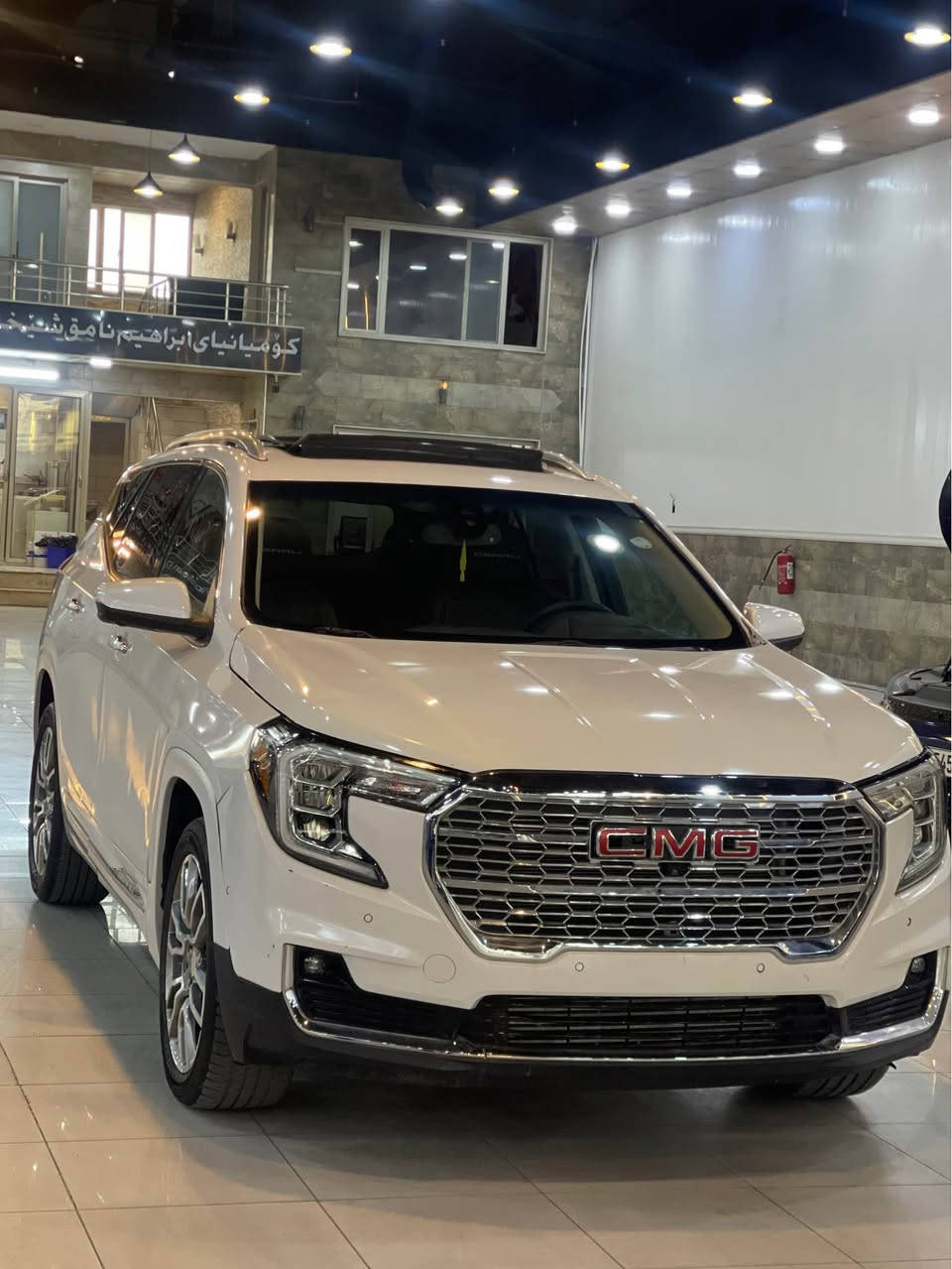 GMC TERRAN DENALI 2024
 فول مواصفات 
بانوراما
دفع رباعي
شغال عن بعد و عدد سويج 2
صندوق شفت و حساس 
كشنات كهربائي تدفئة تبريد 
ستيرن هيتر
ماشي 7 الف مايل 

الضرر بونا و جاملغين كدام 
ارباك ستيرن سستم
 السعر ١٦٦$
عنوان أربيل 
معرض ابراهيم نامق 
*********** واتساب أربيل, العراق
