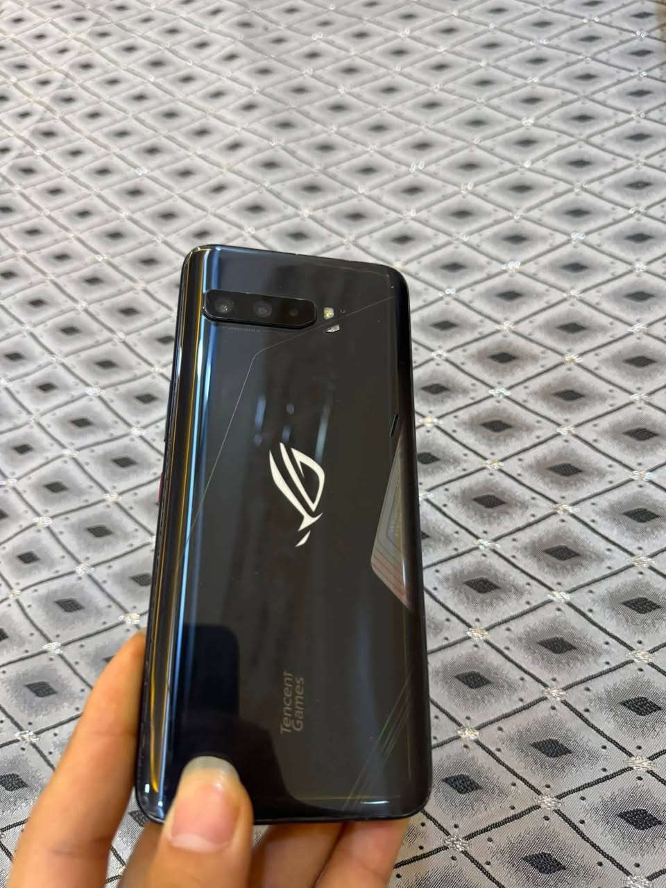 ROG_Phone3 جهاز ألعاب ناررر❤️‍🔥
شاشه 144 هرتز
بوبجي 90 فريم وغير العاب 120 فريم 
بطاريه 6000
كامرته تخبل
فيديو 4K 60 ويدعم 8K تصوير يجنن  
دبل سيم كرت 
أناره بل ضهر كلها شغاله 
الجهاز ما مفتوح السعر 285 بي مجال بسيط 🖤 ويرهم مراوس 
مكاني موصل جانب الايمن


**إذا كنت صاحب هذا الإعلان وتريد حذفه لأي سبب، رجاءا أرسل رسالة إلى الدعم الفني**