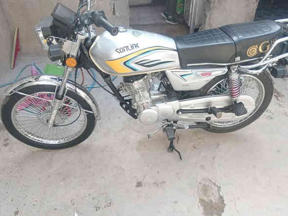 سلام عليكم دراجه يراني موديل 25 شخط مابيه بعدهي جديده كفاله وراق كامله السعر 850 بيه مجال  الرقم ***********
