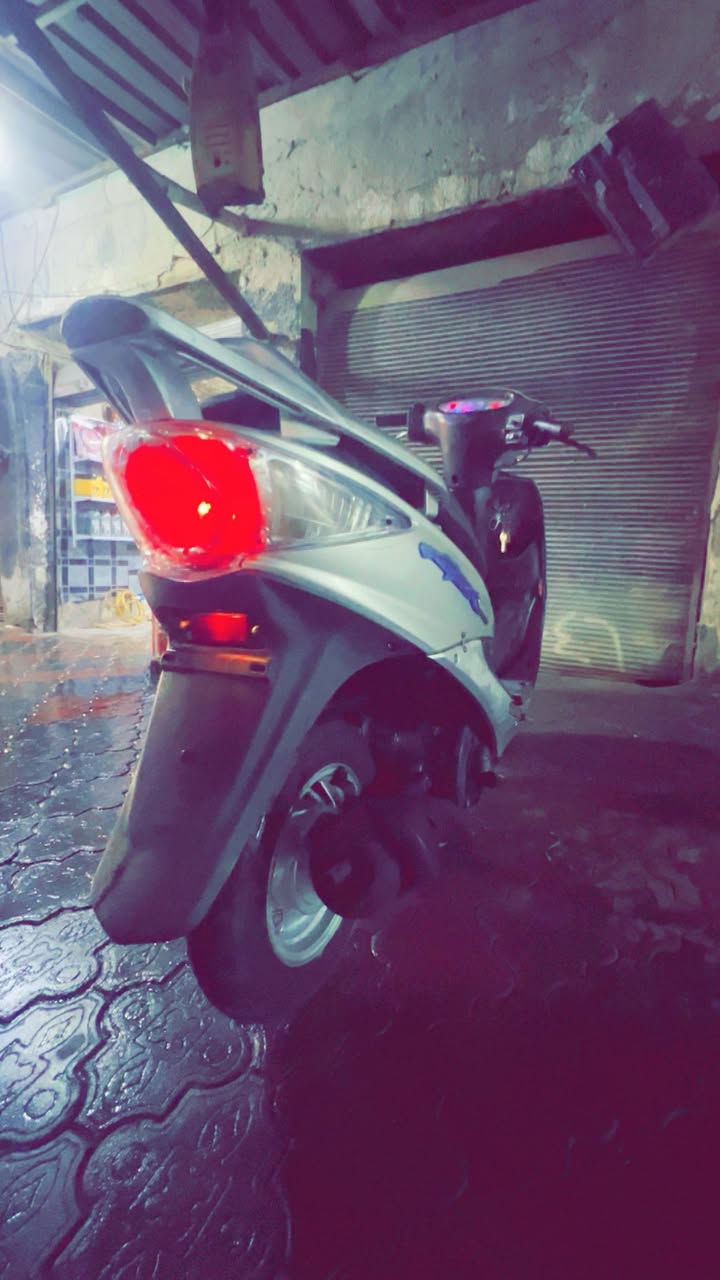 كامكو جي فور دراجة جديده ومتعوب عليها لايتات زنون اشاير ولدات بك لايت كله جديد بنز خلفي دسك امامي مكينه مفتوحه وعل شرط لا تبخير ولا تنقيص دراجه لا طسه ولا هاي ترايك وين ميعجبك شلعه ومعدل بريك بالمكان السعر350 واتساب مفتوح 
***********
