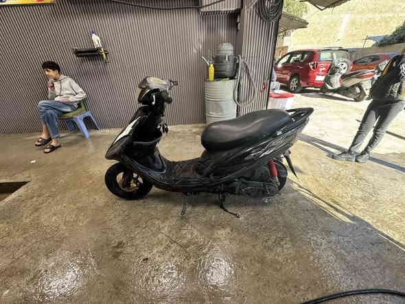 سلام عليكم عدله بلاديه ممفتوحه مابيهه أي نقص بيهه بس سلف بلادي كهربائياتهه كله شغاله سلف وهندر مكاني اعظميه ممتواجد خاص ‭٠٧٧٧ ١٩٠ ٨١٩٢‬
