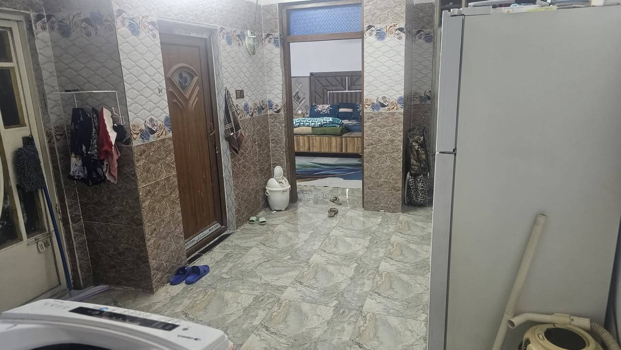 السلام عليكم

دار مساحه 110م حديث نظام وحدتين سكنيه

واجهه 5.50م نزال 20م

الطابق الأرضي
مطبخ
صاله
حولي داخلي
غرفه نوم
حمام
صحيات معزوله

والطابق الثاني نفس النظام مؤجر ب400الف

السعر 270مليون

بغداد حي الجهاد الحمدانيه

للإستفسار *********** *********** مكتب الطائي غزاليه شارع المشجر
