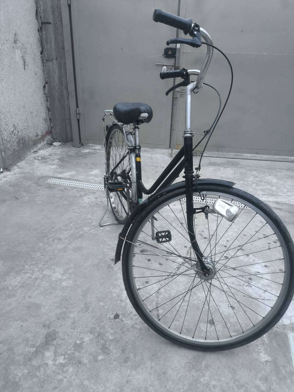 سلام عليكم بايسكل بناتي للبيع حجم 26 نضافه 90٪ السعر 60 رقم الهاتف: *********** العنوان البياع شرطه الخامسه
