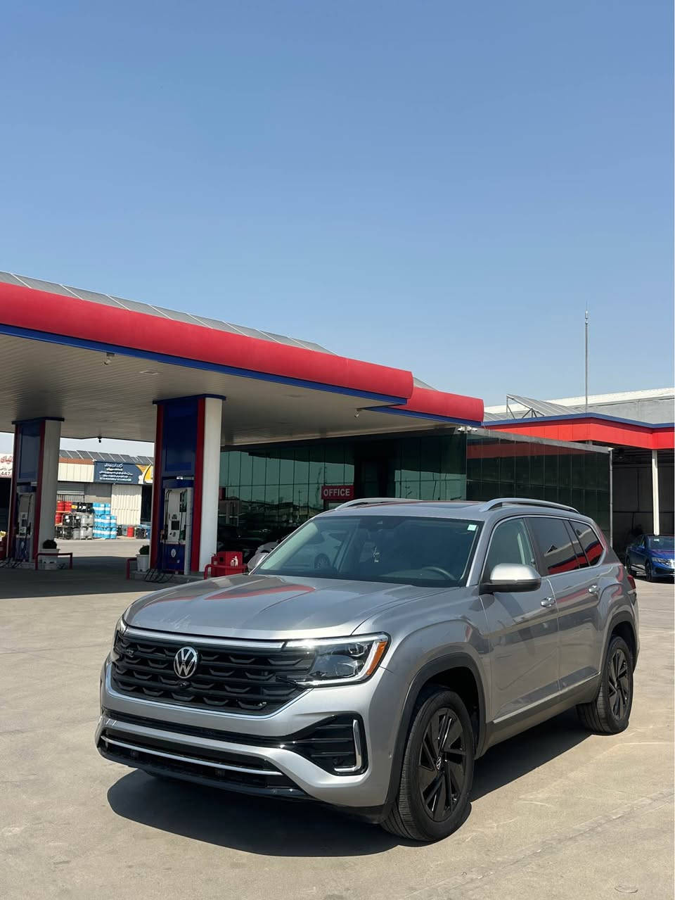 کوردی /عربی 
*********
دروستكراوي :-VW 
مۆدێل :- atlas 
ساڵ : 2024 
بزوێنەر : V4 2.0L
بگۆری بزوێنەر : Automatic 
سوتەمەنی : بنزین
دۆخ : بەکارهاتوو
ماوەی ڕۆشتوو:   42.000 km
تابلو ئوتومبێل : کاتی  
ليدراو : جاملخ و كةميك بونت سيارة بى ارباك 
***********
النوع :- VW
المودیل :- atlas
السنة : 2024 
المحرك :  V4 2.0L  
ناقل الحركة: Automatic
نوع الوقود : بنزین
الحالة: المستخدم 
عدد اميال :    42.000 km      
رقم السیارە: کاتی 
ضرر:- جاملخ شوية بونت سيارة بدون ارباك 
**********
***********
عنوان : اربيل  mm أربيل, العراق
