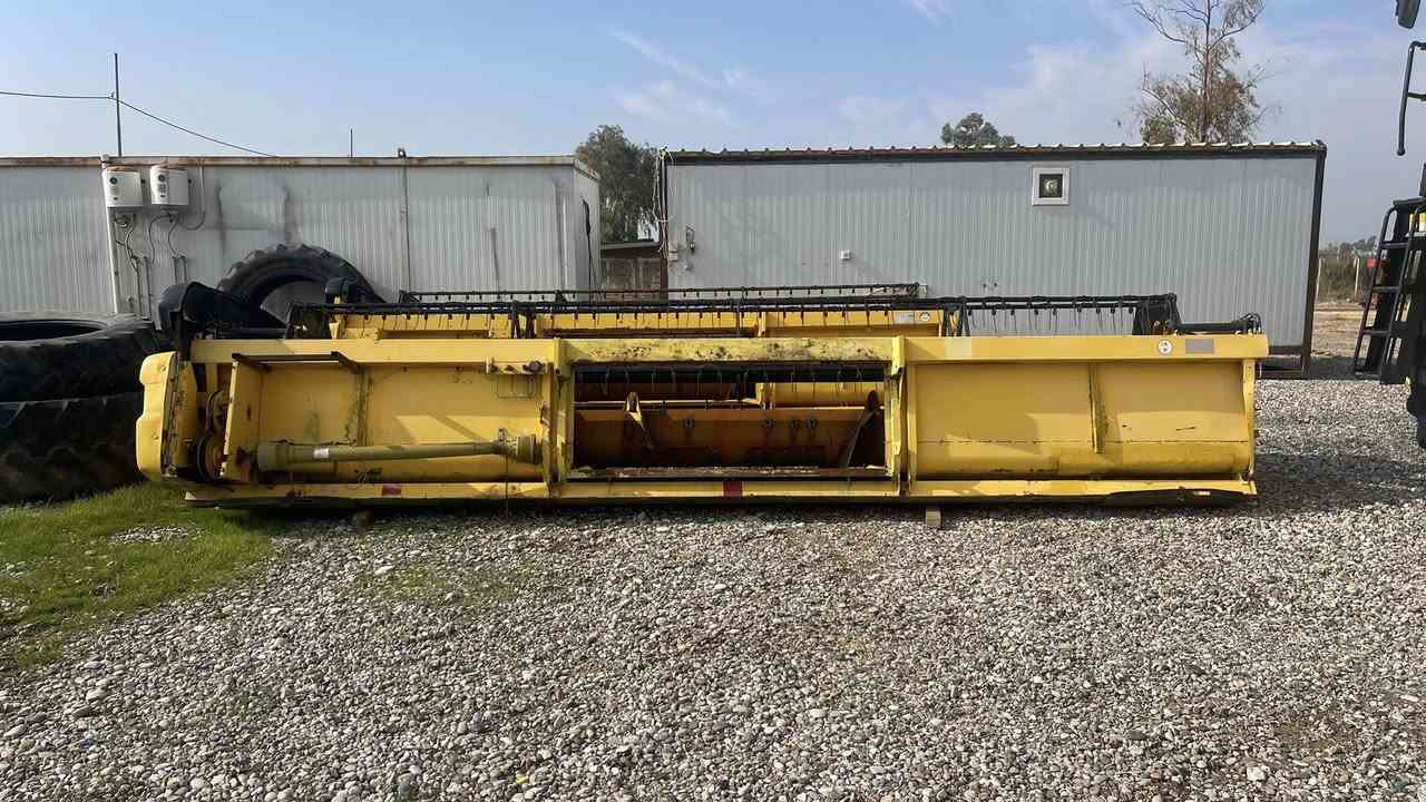 موجود تبلة 20فوت موديل 2006مراوس ب تبلة 17إذا أكو خابر علي رقم ***********
