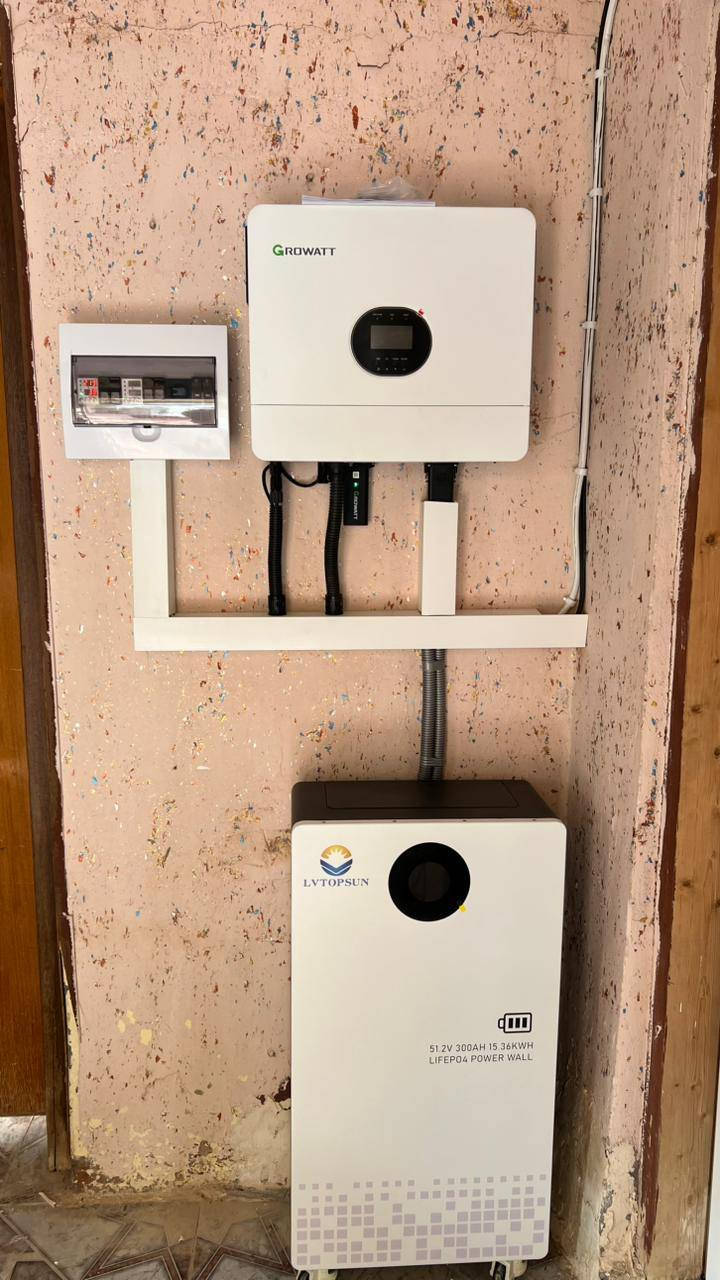 السيادة لمن يمتلك طاقته! 🛡️☀️
من قلب الضلوعية الأصيلة، نبارك للأستاذ طلفاح عبدالعزيز رشيد دخوله عصر الاستقلال الطاقي الكامل. بقرار واحد اختصر المسافات، ودّع ضجيج المولدات وتذبذب التيار، واختار "قوة الشمس" لتكون مصدر أمانه وهدوئه.
لماذا تعتبر هذه المنظومة هي الأفضل؟
• عطاء مستمر (16 أمبير): طاقة صافية ومستقرة تماماً، تمنحك رفاهية تشغيل منزلك وكأنك مرتبط بأفضل محطات الطاقة العالمية.
• تقنية الليثيوم (الجيل القادم): لم نعتمد الحلول التقليدية، بل زودنا المنزل بـ "مخازن طاقة" ذكية بعمر افتراضي يصل إلى 15 عاماً من الأداء الثابت.
• الحماية الذكية (Inverter): نظام إدارة طاقة متطور يعمل كدرع حصين، يحمي أجهزتك الكهربائية من أي تقلبات في الفولتية بشكل آلي تماماً.
استثمارك في "قوة الشمس" هو توفيرك للأبد 💰
توقف عن دفع الفواتير المتكررة، وامتلك "محطتك الخاصة" وفق الخيارات التالية:
🔹 خيار التميز (الكاش): خصومات حصرية وفورية لأصحاب القرارات الجريئة.
🔹 خيار التسهيلات (الأقساط): نظام دفع مرن وميسر، صُمم ليناسب الجميع وبدون تعقيدات.
قوة الشمس 🌞.. الريادة في التكنولوجيا، والسيادة في الاختيار

📞 للاستفسار وتصميم منظومتك الخاصة، اتصل بنا الآن:
الاعلامية دعاء الجنابي
‭٠٧٧٦ ٦٠٦ ٦٦٠١‬ ‭
‭٠٧٨٦ ٦٠٦ ٦٦٠١‬
———————————
فرع الحجاج 
استاذ دخيل 
‏‭٠٧٨٠ ٨٩٧ ١٦٣٢‬
———————————
فرع البوعجيل
مهندس عبدالله العجيلي
‏‭٠٧٧٣ ٧٧٠ ٧٢٠٢‬
———————————-
فرع العلم 
استاذ احمد بشار 
‏‭٠٧٧١ ٧٦٦ ٢٤١٤‬
———————————-
فرع الضلوعية
استاذ ازور سعد النظيف 
‏‭٠٧٨٢ ٩٤٦ ١٢٢٤‬
‏‭٠٧٧١ ١٠١ ٩٨٦٣‬
———————————-
فرع يثرب 
استاذ بهاء الحساني 
‏‭ ‭٠٧٨٢ ٤٩٦ ١٨٠٣‬
———————————
فرع الفلوجة
استاذ سعدون العيفان
‏‭٠٧٨٣ ٠٩٨ ٨٨٨٩‬
‏‭٠٧٥١ ١٩٨ ٨٨٨٩
