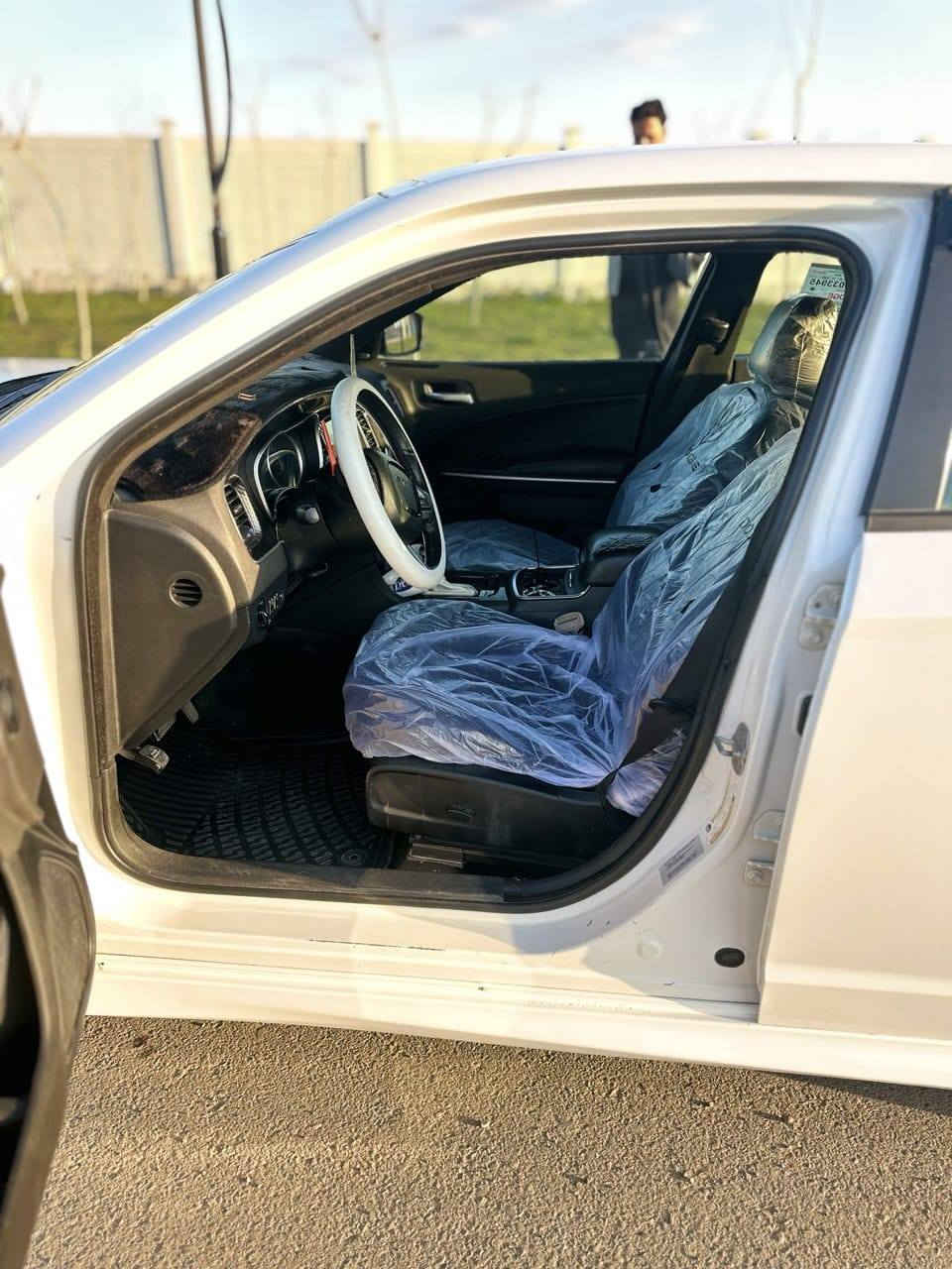 السلام عليكم جارجر ارتي 5700 ابيض سنويه بسمي سياره جاهزه بدون نقص موديل 15الضرر قطعتين جاملق امامي نص جاملق  خلفي شاشه جبيره كامره عليها برمجه مصطفى كزوز ٣ انج صوت رعب بر مجه طلقات فصله   السعر ١٨٠ وبيها مجال المكان موصل
واتس اب ***********
