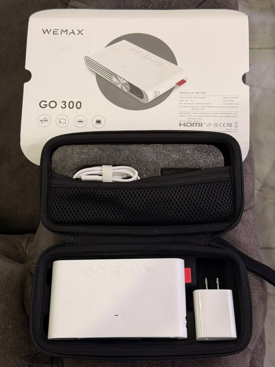 ليزري وصغير يربط عل تلفون شي جدا راقي
ليزري وكهربا وصغير جدا تكدر تخلي بل جيب شوف الصور نضام  وايفاي يربط عل التلفون وزن 300 غرام عدسه إسقاط ينطيك صوره من 30 بوصه الئ 100 بوصه 

نضام التحكم بل أزار 

واتساب ***********
