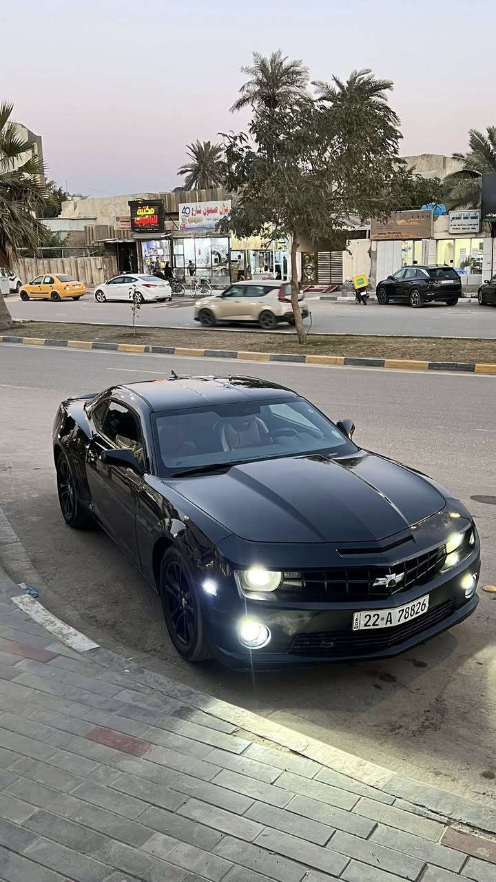 السلام عليكم  
 للبيع او المراوس
 كمارو موديل 2011
 كندي مكفوله من دكه الجاكوج بيها صبغ قطع اثر شخوط مكفوله من الضربه بدون دواخل بدون تبديل مواصفات RS مقاعد كهرباء كشن جلد احمر لايت زنون محرك V6 3600 كير ومحرك شرط حداديه جديده تخم تاير ويل جديد رقم اربيل الدولي باسمي شخصيا هزه وسنويه جديده لغايه 2030السياره صوتها البلادي كلش حلو السياره ماعايزه اي شي وترايك وين متريد معروضه ب 78 وبيها مجال
مكاني حله حي العسكري ***********
