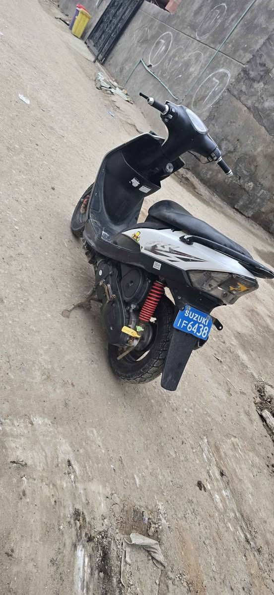 سلام عليكم دراجه ماكس للبيع  دراجه مفتوحة دراجه الحمد الله كامله نقص بيه باتري فقط عنواني بصره هارثه مفرق سيد طاهر  *********** البصرة, العراق
