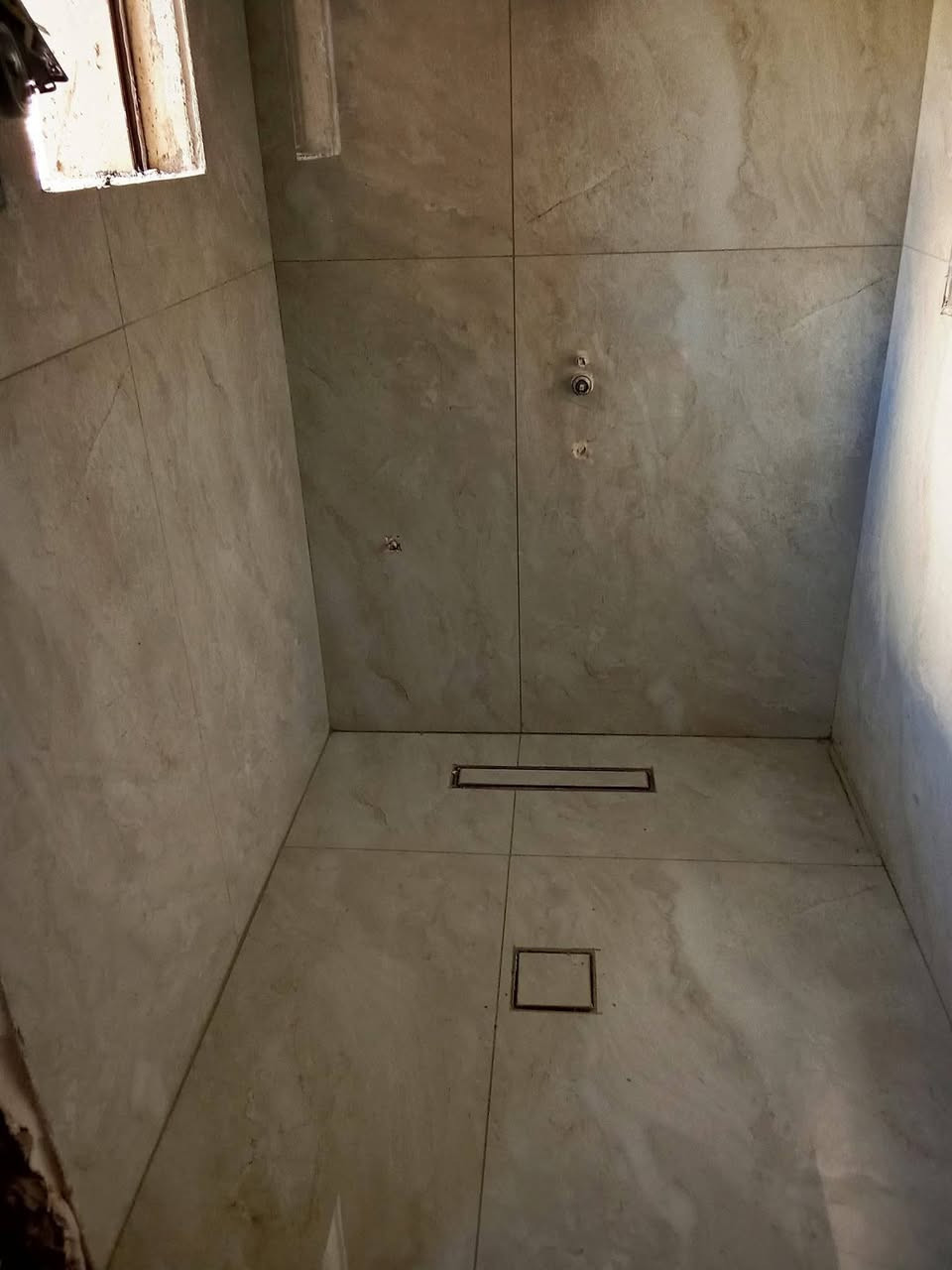 خلفه سيراميك وبورسلين وكاشي وبيات التزام بالعمل والمواعيد شغل درجه اولى تسليم مهندس  رقم بي واتساب ***********
