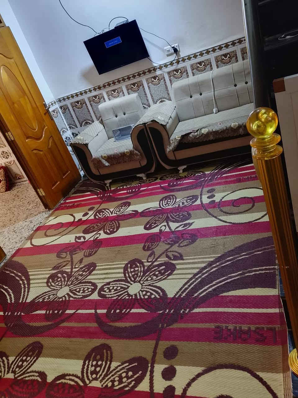 بيت للرهن…100م
موقع📍نجف حي النداء شارع المجمعات 

غرفه صاله

مطبخ ستقبال

حمام لاستفسار ***********

سعره الرهن 20…مليون مده الرهن سنه و قابل التجديد
