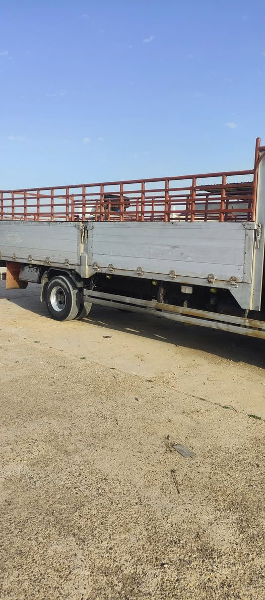 بدي للبيع سته وربع صفاح سبعين70/البركان وسط صويره(***********
