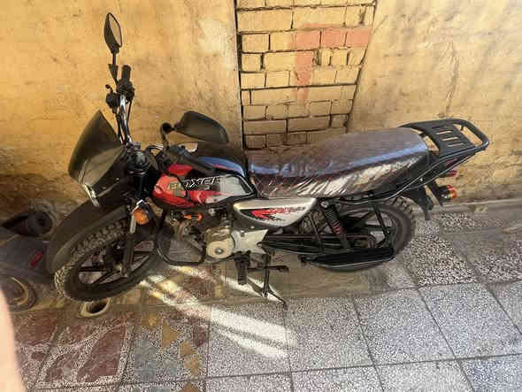 السلام عليكم بوكسر موديل ٢٢ الدراجه مكمركه وكامله نقص ما بيه مكينته خير من الله الدراجه ما مفتوحه سعر الدراجه ١١٥٠ وبيه مجال مكاني بغداد (خاص ما موجود ) ***********
