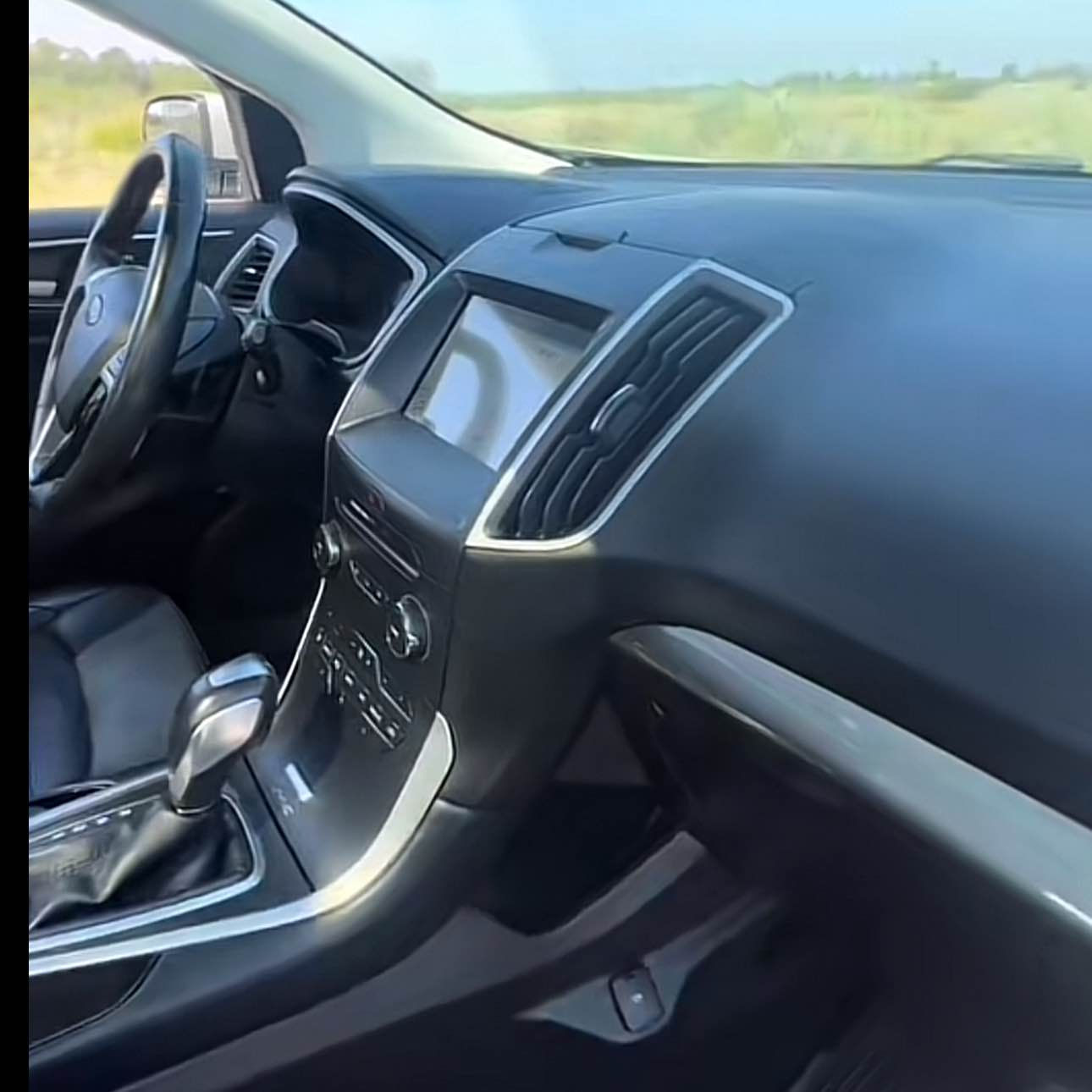 فورد ايدج تيتانيوم. موديل٢٠١٧
بصمة تشغيل عن بعد 
اربع ابواب بصمة صندوق شفط
فتح الصندوق دوگمە وجلاق 
كشن  جلد تحريك  كهربائي و ميموري لثلاث مراحل
كير شفتات و سبورت و ال D

ضرر السيارة. 
قطعتين بدون دواخل
بونيد وباب سكن. الضربة مقدمة البونيد. 
محرك ٤ توربو  
السعر133

للاستفسار *********** كركوك, العراق
