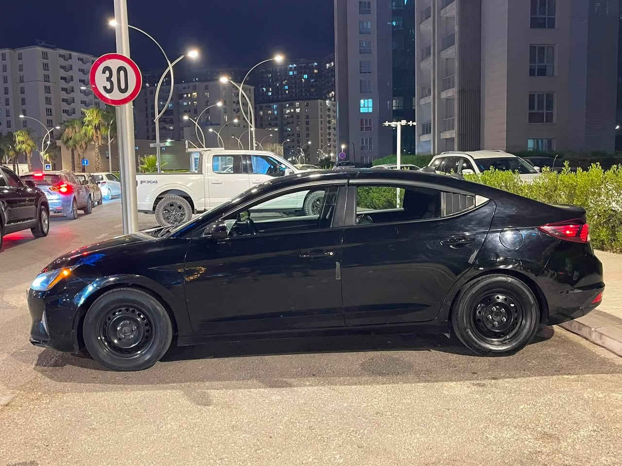 🚗 للبيع | Hyundai Elantra SE 2020 🔥
كير ومحرك شرط شركة 🔶
✨ المواصفات:
 موديل: 2020
▪️ الفئة: SE
▪️ اللون: أسود
▪️ الممشى: 189 ألف كم
▪️ محرك 2.0 CC اقتصادي، قوي، واعتمادي
▪️ گير 10 نمر بتبديلات ناعمة وسلسة
▪️ كاميرا خلفية
▪️ مثبت سرعة
▪️ بلوتوث + USB
▪️ تكييف ممتاز وثبات عالي بالطريق
🛠️ الحادث: بابين من جهة عكس السائق مع وجود بعض الملاحظات 

💎 سيارة مرتبة ومصروف عليها ادامة فقط يم الشركة 
السعر 115$ وبيها مجال 
📞 للاستفسار الأتصال على الأرقام 
***********
***********
العنوان تكريت او أربيل
