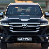 تويوتا •• لاندكروز VX موديل •••• 2024 ( VX )   فول مواصفات 3 شاشات  6 ...