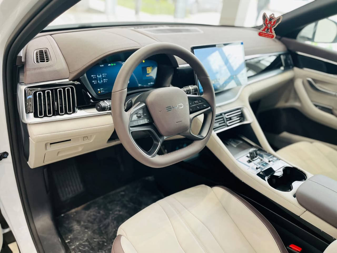 محبوبة الجماهير وصلت
تعلن شركة MIA لتجارة السيارات
وصول سونك بلاس الون الابيض 

مواصفات السيارة
‼️حجم البطارية 18.3 يمشي السيارة 120 كيلو بل الشحنة الوحدة
‼️كامرات محيطية وتجي ب13 كامرة
‼️حساسات امامية خلفية
‼️اوتو بارك
‼️كرسي كهربا جنطة كهربا
‼️بنوراما 

كله هذا وبسعر دمار السوك 🔥🔥31,250🔥🔥
العنوان بغداد-عويريج-مقابيل مخابر باب الاغا
للاتصال والاستفسار 
***********
